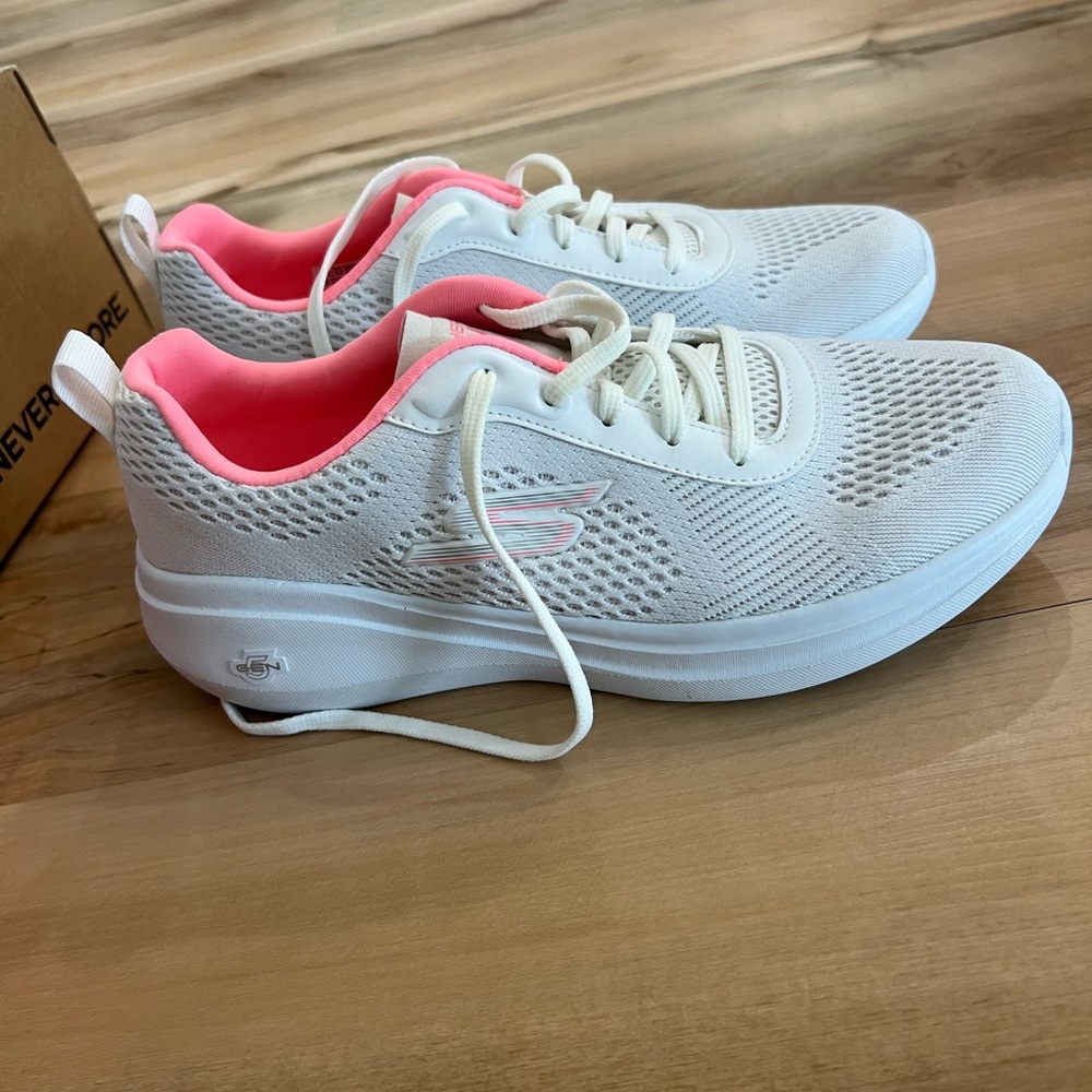 Sketchers shoes